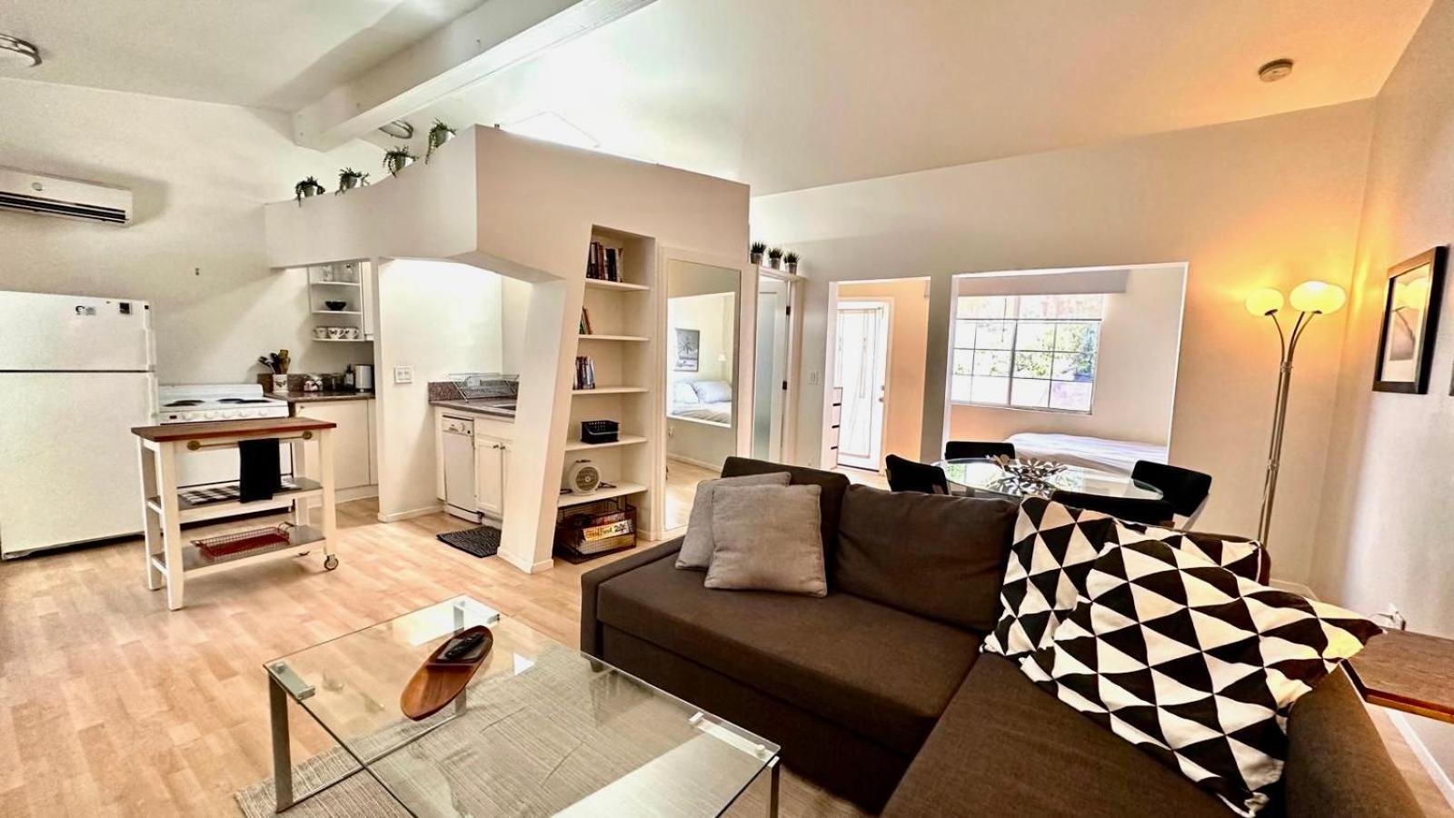 Echo Park Hills Apartment *